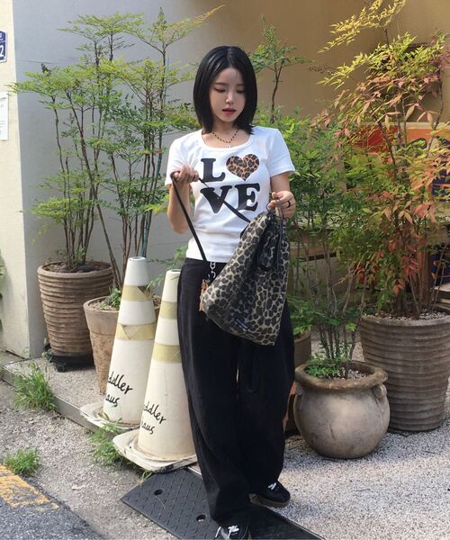 KATRINA K(カトリーナケイ)の「ラブブラウンレオパードスリムフィット半袖Tシャツ-2カラー(Tシャツ/カットソー・レディース・ホワイト/ブラック・FREE)」の11枚目の写真