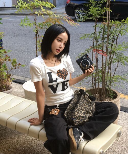 KATRINA K(カトリーナケイ)の「ラブブラウンレオパードスリムフィット半袖Tシャツ-2カラー(Tシャツ/カットソー・レディース・ホワイト/ブラック・FREE)」の10枚目の写真