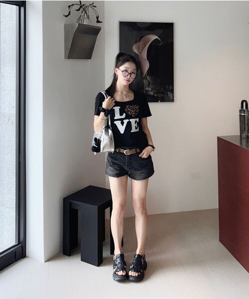 KATRINA K(カトリーナケイ)の「ラブブラウンレオパードスリムフィット半袖Tシャツ-2カラー(Tシャツ/カットソー・レディース・ホワイト/ブラック・FREE)」の22枚目の写真