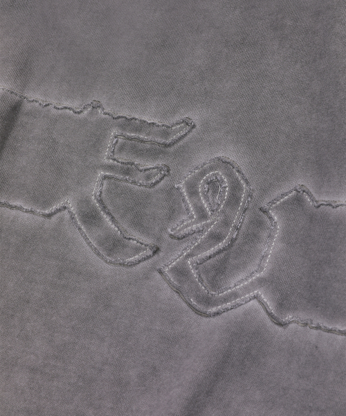 EPISODE UNTITLED(エピソードアンタイトルド)の「LUNA WASHED SIGNATURE APPLIQUE T-SHIRT_COCOA GREY(Tシャツ/カットソー・レディース・その他・2/3)」の4枚目の写真