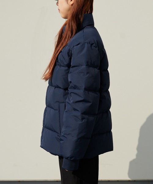Calvin Klein(カルバン・クライン)の「Calvin Klein/カルバンクライン CHENILLE STAND COLLAR PUFFER JACKET フロッキープリント ダウンジャケット(ダウンジャケット/コート・メンズ・ダークネイビー・M/L/XL)」の16枚目の写真