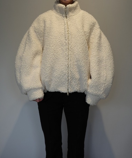 CLANE(クラネ)の「CLANE BALLOON BOA BLOUSON(ブルゾン・レディース・オフホワイト/グレー/ブラウン・1/2)」の2枚目の写真