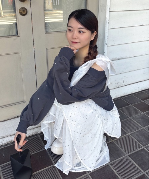 one way（ワンウェイ）の「袖ビジューリボンワンショルトレーナー（Tシャツ/カットソー・レディース・グレー/ブルー/アイボリー/スミクロ・FREE）」の2枚目の写真