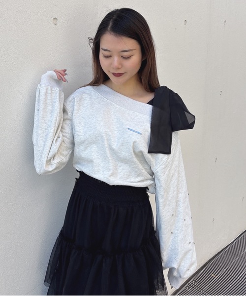 one way（ワンウェイ）の「袖ビジューリボンワンショルトレーナー（Tシャツ/カットソー・レディース・グレー/ブルー/アイボリー/スミクロ・FREE）」の11枚目の写真