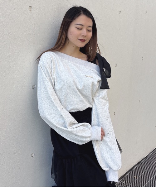 one way（ワンウェイ）の「袖ビジューリボンワンショルトレーナー（Tシャツ/カットソー・レディース・グレー/ブルー/アイボリー/スミクロ・FREE）」の13枚目の写真