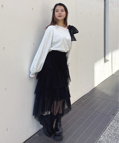 one way（ワンウェイ）の「袖ビジューリボンワンショルトレーナー（Tシャツ/カットソー・レディース・グレー/ブルー/アイボリー/スミクロ・FREE）」の19枚目の写真