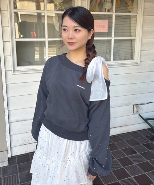 one way（ワンウェイ）の「袖ビジューリボンワンショルトレーナー（Tシャツ/カットソー・レディース・グレー/ブルー/アイボリー/スミクロ・FREE）」の20枚目の写真