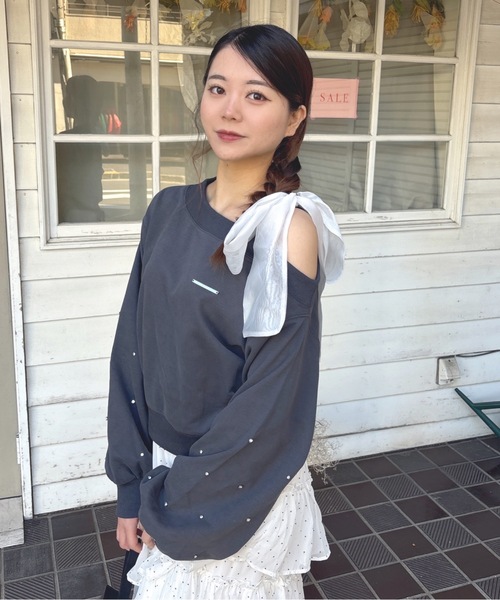 one way（ワンウェイ）の「袖ビジューリボンワンショルトレーナー（Tシャツ/カットソー・レディース・グレー/ブルー/アイボリー/スミクロ・FREE）」の22枚目の写真