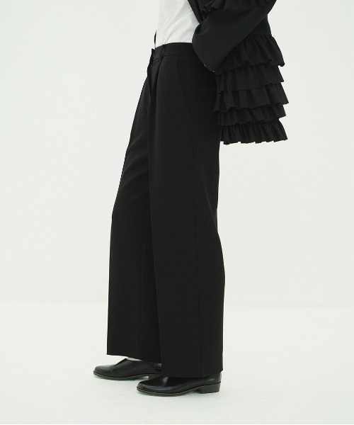 CLANE（クラネ）の「2WAY TUCK STRAIGHT PANTS（スラックス・レディース・ブルー/グレー/ブラック・0/1/2）」の2枚目の写真