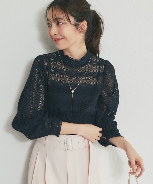 La boutique BonBon(ラブティックボンボン)の「【今すぐお届け!・オケージョン対応】レースブラウス(シャツ/ブラウス・レディース・ホワイト/ネイビー・FREE)」の2枚目の写真