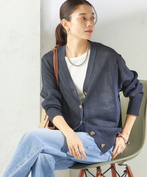 SHIPS（シップス）の「〈手洗い可能〉ブライト ペーパー Vネック ニット カーディガン（カーディガン/ボレロ・レディース・オフホワイト/ネイビー/グリーン・ONE SIZE）」の3枚目の写真