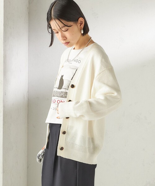 SHIPS（シップス）の「〈手洗い可能〉ブライト ペーパー Vネック ニット カーディガン（カーディガン/ボレロ・レディース・オフホワイト/ネイビー/グリーン・ONE SIZE）」の6枚目の写真