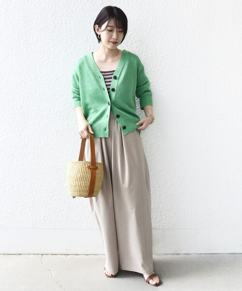 SHIPS（シップス）の「〈手洗い可能〉ブライト ペーパー Vネック ニット カーディガン（カーディガン/ボレロ・レディース・オフホワイト/ネイビー/グリーン・ONE SIZE）」の8枚目の写真