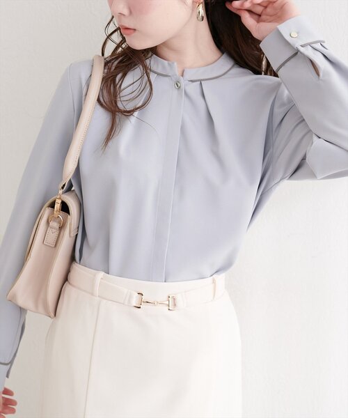 natural couture（ナチュラルクチュール）の「スタンドカラーパイピングブラウス（シャツ/ブラウス・レディース・オフホワイト/ベージュ/ネイビー/サックスブルー・FREE）」の4枚目の写真