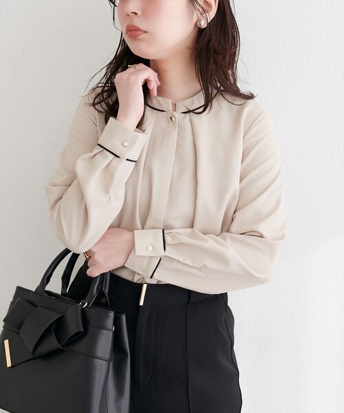 natural couture（ナチュラルクチュール）の「スタンドカラーパイピングブラウス（シャツ/ブラウス・レディース・オフホワイト/ベージュ/ネイビー/サックスブルー・FREE）」の9枚目の写真