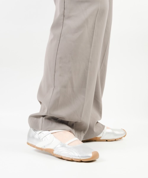 STEVE MADDEN（スティーブマデン）の「メリージェーンスニーカー/S.MADDEN JOISIE-XS（スニーカー・レディース・ブラック/シルバー・23.0cm/23.5-24/24.5cm/22.5cm/23.5cm/24.0cm）」の2枚目の写真