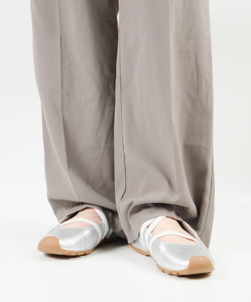 STEVE MADDEN（スティーブマデン）の「メリージェーンスニーカー/S.MADDEN JOISIE-XS（スニーカー・レディース・ブラック/シルバー・23.0cm/23.5-24/24.5cm/22.5cm/23.5cm/24.0cm）」の13枚目の写真