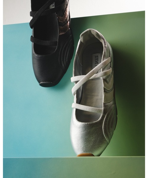 STEVE MADDEN（スティーブマデン）の「メリージェーンスニーカー/S.MADDEN JOISIE-XS（スニーカー・レディース・ブラック/シルバー・23.0cm/23.5-24/24.5cm/22.5cm/23.5cm/24.0cm）」の15枚目の写真