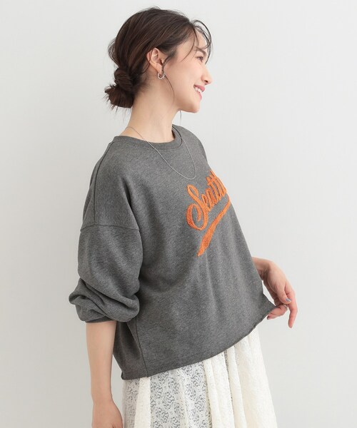 SHOO・LA・RUE（シューラルー）の「サガラ刺繍アソート裏毛スウェット（スウェット・レディース・ライトグレー系/ピンク系1/チャコールグレー/ブラウン系2・04/03/02/01）」の6枚目の写真