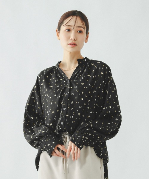 GLOBAL WORK(グローバルワーク)の「スキッパーブラウス長袖/601062(シャツ/ブラウス・レディース・ブラウン系その他6/ブラック系その他/ホワイト/ストライプ・MEDIUM/LARGE)」の2枚目の写真