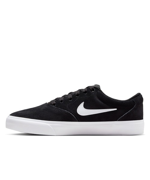 NIKE(ナイキ)の「NIKE ナイキ WS チャージ スエード IM4399-001(スニーカー・レディース・ブラック×ホワイト・23.0cm/23.5cm/24.0cm/24.5cm/25.0cm)」の3枚目の写真