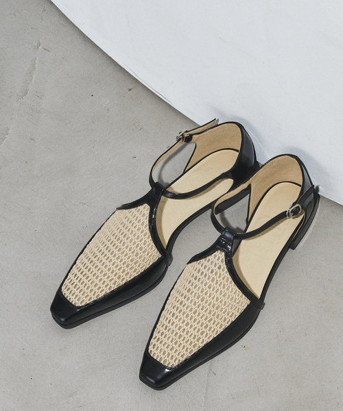 GRISE（グリーズ）の「GRISEナロースクエアコンビTストラップセパレートフラット（その他シューズ・レディース・ブラック/アイボリー・23cm/22.5cm/22cm/25cm/24.5cm/24cm/23.5cm）」の6枚目の写真