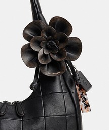 Coachtopia（コーチトピア）の「ローズ バッグ チャーム・アップクラフト レザー（ブローチ/コサージュ）」
