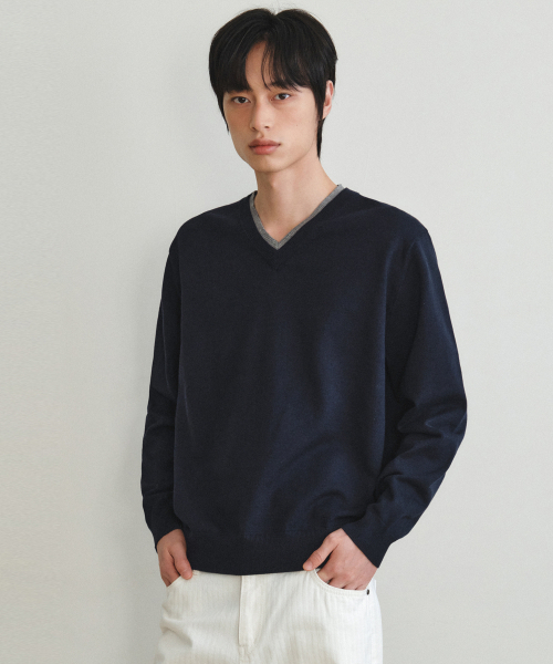 WEDNESDAY OASIS（ウェンズデーオアシス）の「ウォッシャブルダブルレイヤードVネックニット_NAVY(WC26KN34)（ニット/セーター・メンズ・ネイビー・MEDIUM/LARGE/X-LARGE）」の4枚目の写真