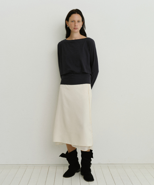URAGO(ユラーゴ)の「Layered boatneck t-shirt(Tシャツ/カットソー・レディース・アイボリー/ネイビー・FREE)」の4枚目の写真