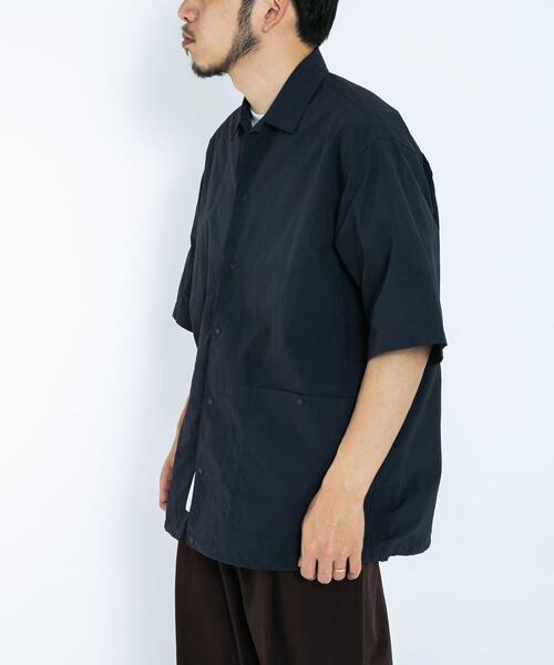 EKAL(エカル)の「『撥水/UVカット/UR TECH』ナイロンタッサーショートスリーブシャツ(シャツ/ブラウス・メンズ・イエロー/ライトブルー/ネイビー/グリーン系その他/グレー・LARGE/MEDIUM)」の13枚目の写真