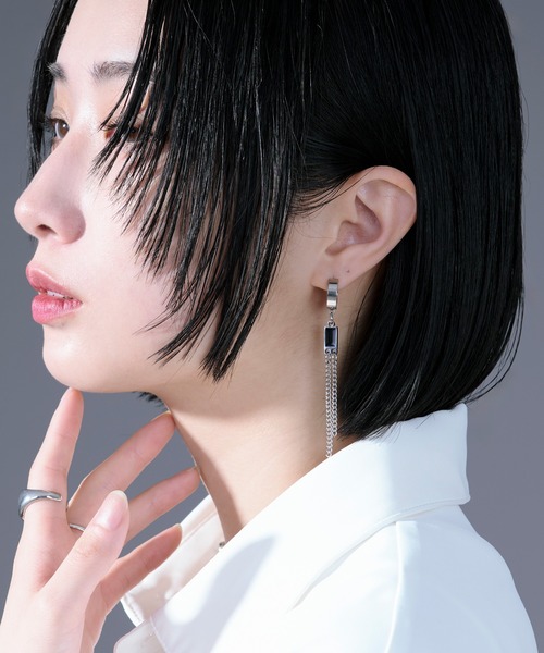 Ellno Loset(エルノロゼット)の「black stone pierced earrings /ブラックストーンピアス(ピアス(片耳用)・メンズ・シルバー・FREE)」の4枚目の写真