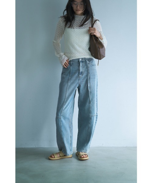 marjour（マージュール）の「10OZ BARREL LEG DENIM（デニムパンツ・レディース・ライトブルー/ワンウォッシュ・M）」の7枚目の写真