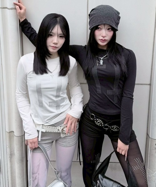 Never mind the XU / Chikashitsu+(ネバーマインド ザ エックスユー / チカシツプラス)の「【nmtc+】cross studs long sleeve / 【エヌエムティーシープラス】クロススタッズ長袖Tシャツ<着用動画あり>(Tシャツ/カットソー・レディース・ホワイト/ブラック・ONE SIZE)」の22枚目の写真