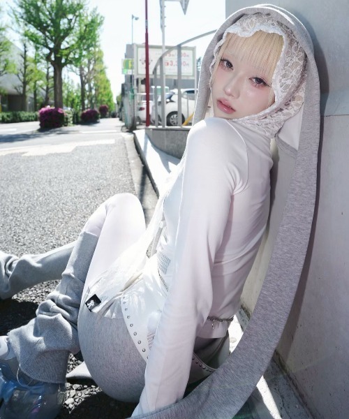 Never mind the XU / Chikashitsu+(ネバーマインド ザ エックスユー / チカシツプラス)の「【nmtc+】cross studs long sleeve / 【エヌエムティーシープラス】クロススタッズ長袖Tシャツ<着用動画あり>(Tシャツ/カットソー・レディース・ホワイト/ブラック・ONE SIZE)」の13枚目の写真