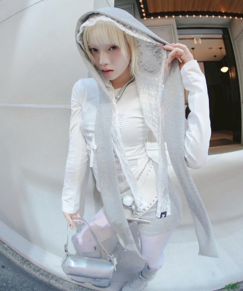 Never mind the XU / Chikashitsu+(ネバーマインド ザ エックスユー / チカシツプラス)の「【nmtc+】cross studs long sleeve / 【エヌエムティーシープラス】クロススタッズ長袖Tシャツ<着用動画あり>(Tシャツ/カットソー・レディース・ホワイト/ブラック・ONE SIZE)」の16枚目の写真