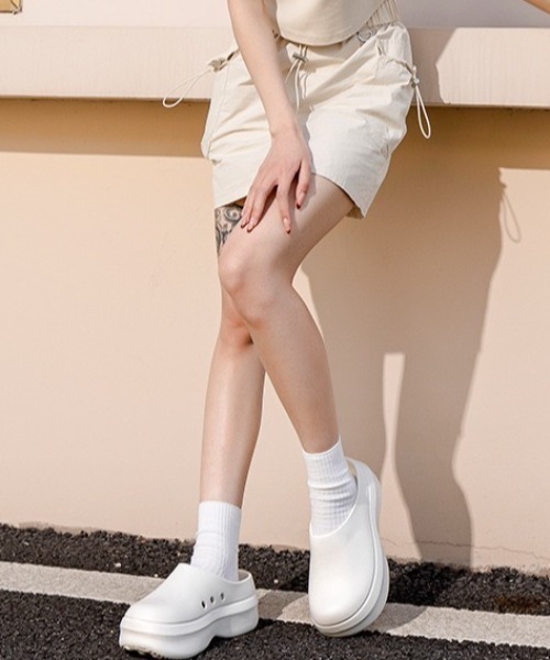 yuue' ( wear )（ユーイ）の「厚底クロッグシューズ/ボリュームサボサンダル（スリッポン・レディース・ブラック/ホワイト/ベージュ・L/M）」の10枚目の写真
