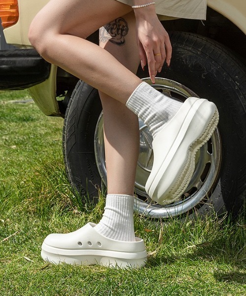 yuue' ( wear )（ユーイ）の「厚底クロッグシューズ/ボリュームサボサンダル（スリッポン・レディース・ブラック/ホワイト/ベージュ・L/M）」の6枚目の写真