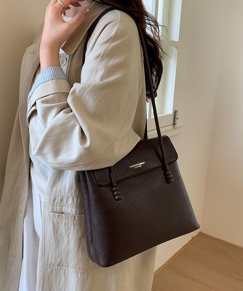 LA VORAGINE（ラ ヴォラジネ）の「ヴィンテージ レザータッチトート 大容量 シンプル 通勤用（トートバッグ・レディース・ブラウン/ブラック/モカ/オフホワイト・FREE）」の5枚目の写真