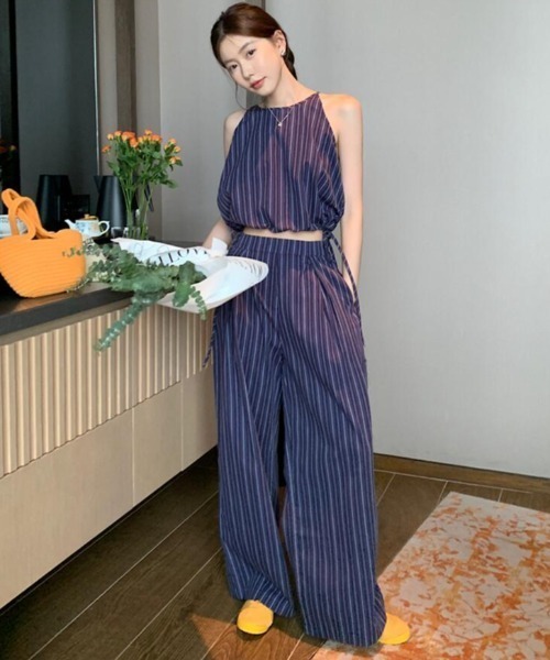 semplice(センプリチェ)の「ストライプクロップドトップス × ハイウエストタックワイドパンツ セットアップ(セットアップ・レディース・キャメル/ネイビー・F)」の1枚目の写真