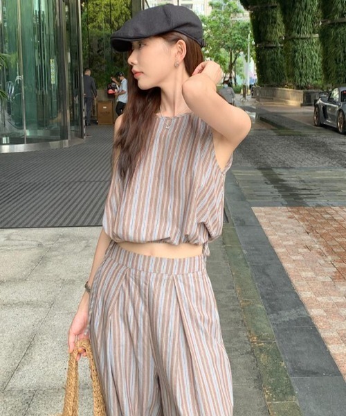 semplice(センプリチェ)の「ストライプクロップドトップス × ハイウエストタックワイドパンツ セットアップ(セットアップ・レディース・キャメル/ネイビー・F)」の12枚目の写真
