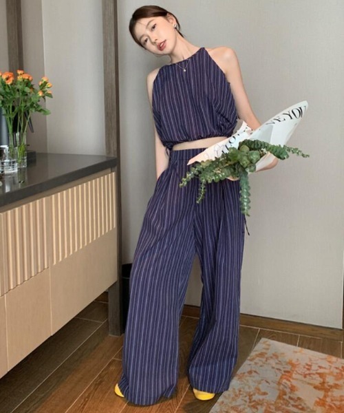 semplice(センプリチェ)の「ストライプクロップドトップス × ハイウエストタックワイドパンツ セットアップ(セットアップ・レディース・キャメル/ネイビー・F)」の22枚目の写真