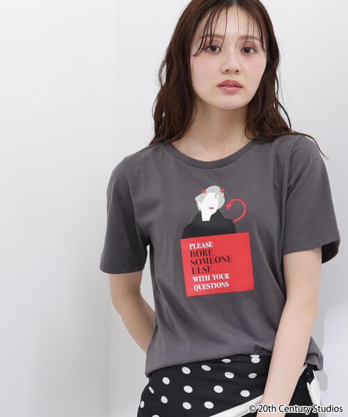 PROPORTION BODY DRESSING(プロポーションボディドレッシング)の「【プラダを着た悪魔コラボ】フロントプリントTシャツ / 1216160505(Tシャツ/カットソー・レディース・ブラウン系その他/ホワイト/ダークグレー・FREE)」の1枚目の写真