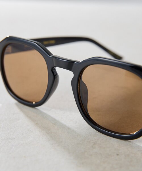 ear PAPILLONNER(イアパピヨネ)の「【A.KJAERBEDE(エキアビド)】ZAN26SS/サングラス(その他雑貨・レディース・ブラック/グレイッシュベージュ・FREE)」の9枚目の写真