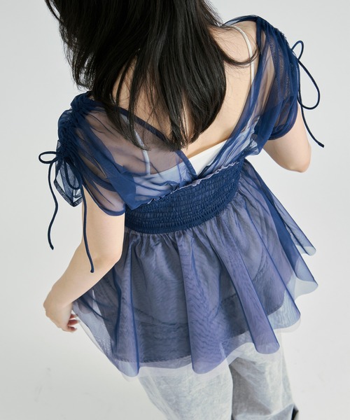 Ezick(エジック)の「2way layered tulle tops/2wayシャーリングチュールトップス(その他トップス・レディース・ネイビー/ブラック・FREE)」の9枚目の写真