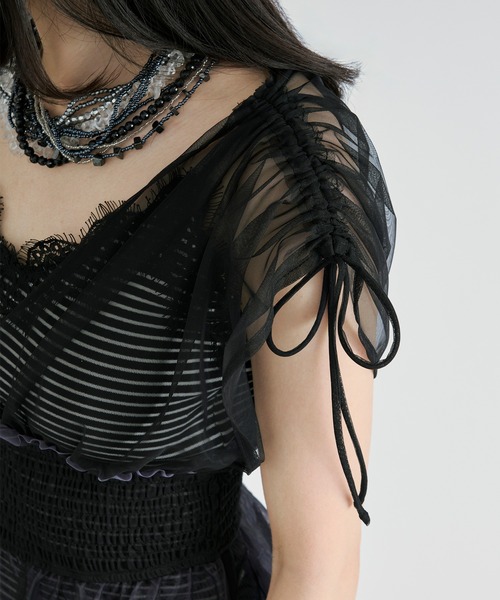 Ezick(エジック)の「2way layered tulle tops/2wayシャーリングチュールトップス(その他トップス・レディース・ネイビー/ブラック・FREE)」の4枚目の写真
