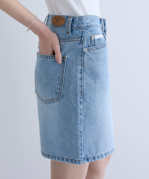 OURHOPE(アワーホープ)の「シグネチャーハイライズデニムショーツ - ブルー(その他パンツ・レディース・ブルー・1(S)/2(M)/3(L))」の3枚目の写真