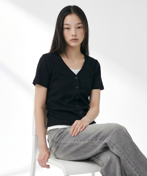 CHASECULT(チェイスカルト)の「レディース Vネックレイヤード半袖Tシャツ-FCRG5878E03(Tシャツ/カットソー・レディース・ブラック・85/90)」の4枚目の写真