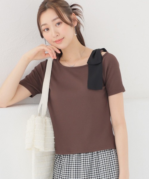 Honeys(ハニーズ)の「【ハニさら・接触冷感・UVカット】肩リボンワンショルトップス(Tシャツ/カットソー・レディース・ネイビー/アイボリー/ブラウン/ヘザーチャコール・S/M/L)」の3枚目の写真