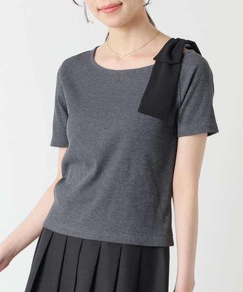 Honeys(ハニーズ)の「【ハニさら・接触冷感・UVカット】肩リボンワンショルトップス(Tシャツ/カットソー・レディース・ネイビー/アイボリー/ブラウン/ヘザーチャコール・S/M/L)」の2枚目の写真