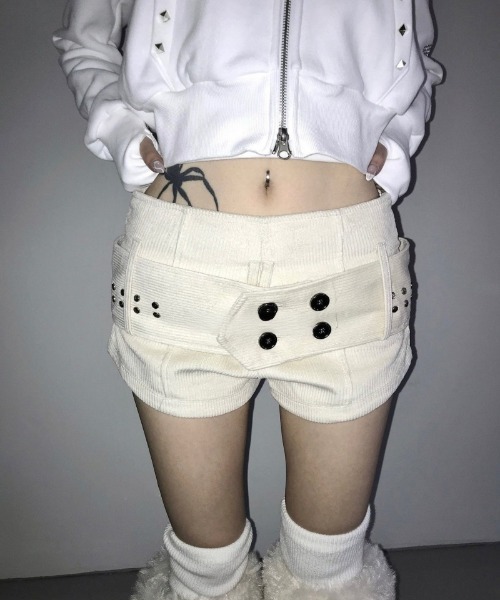 Ritzy(リッツィー)の「ダブルアイレットベルトデザインショートパンツ(その他パンツ・レディース・ブラック/ベージュ・L/M/XL/S)」の2枚目の写真